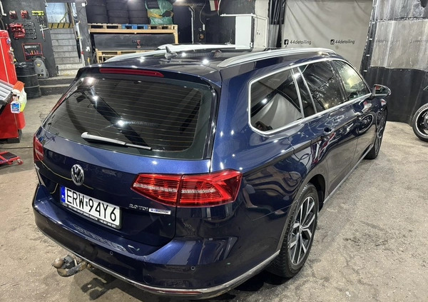 Volkswagen Passat cena 52900 przebieg: 266000, rok produkcji 2016 z Miechów małe 436